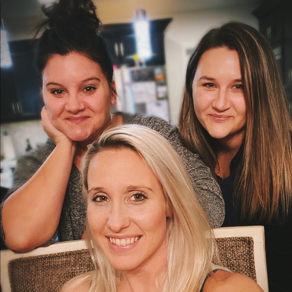 🔆MEET YOUR SELLER!🔆 - Picture 3 of 14